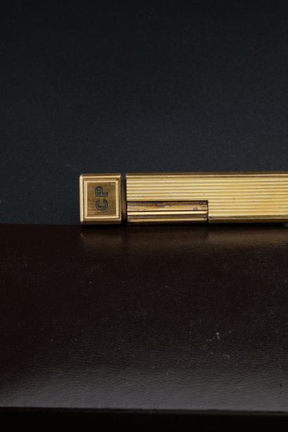 DUPONT 
BRIQUET 
Ref : 10DEZ08
Black Chinese...