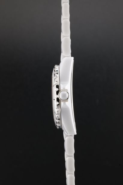 CHANEL
J12
Ref : 76777
Circa: 2005.
Case:...