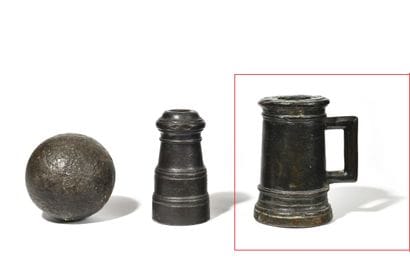 Fire pot
round with handle, in bronze, with...