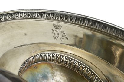 ARENBERG family

Sauce boat and its silver...