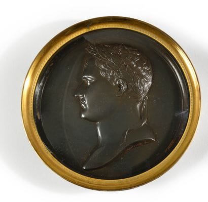 Grand médaillon en bronze
au profil de l’Empereur...
