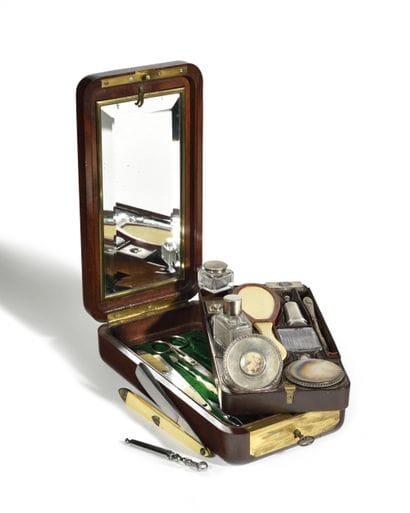 Ravissant et important coffret nécessaire...