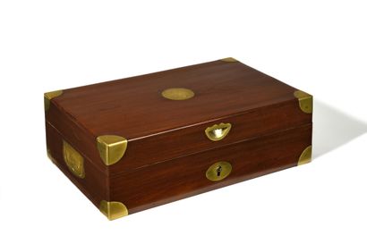Coffret - nécessaire de voyage 
en acajou...