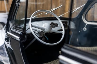 1954 Renault 4CV PIE 
•	Numéro de série :...