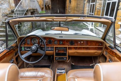 1976 ROLLS-ROYCE CORNICHE
•	Carte Grise :...