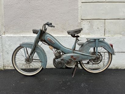 1964 MOTOBECANE
Type AV 79
N° 4250614
Carte...