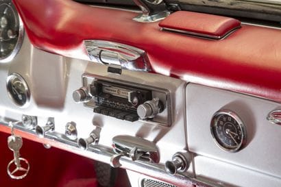 1960 MERCEDES-BENZ 190 SL (Hard-Top)
•	Carte...