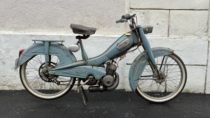 1964 MOTOBECANE
Type AV 79
N° 4250614
Carte...