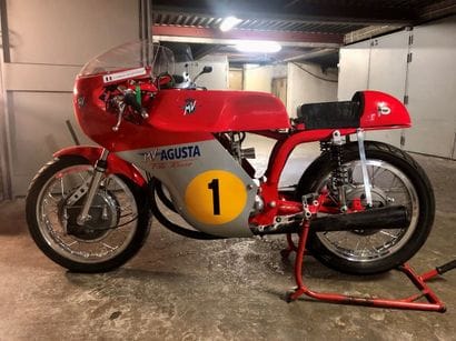 MV 350 Filo Rosso Race


Très belle Italienne...