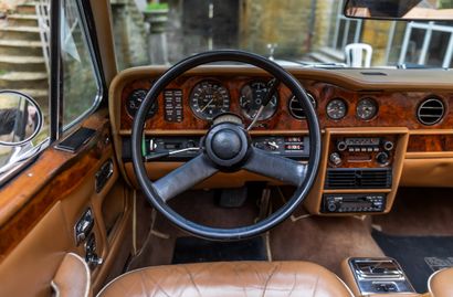 1976 ROLLS-ROYCE CORNICHE
•	Carte Grise :...