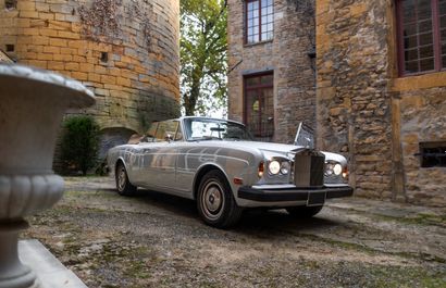 1976 ROLLS-ROYCE CORNICHE
•	Carte Grise :...