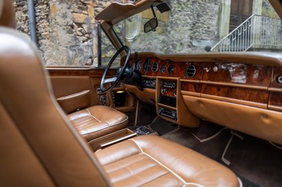 1976 ROLLS-ROYCE CORNICHE
•	Carte Grise :...