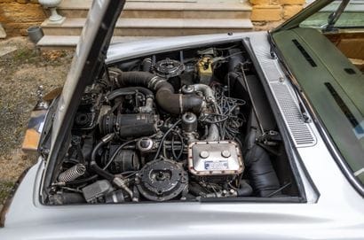 1976 ROLLS-ROYCE CORNICHE
•	Carte Grise :...