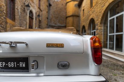 1976 ROLLS-ROYCE CORNICHE
•	Carte Grise :...