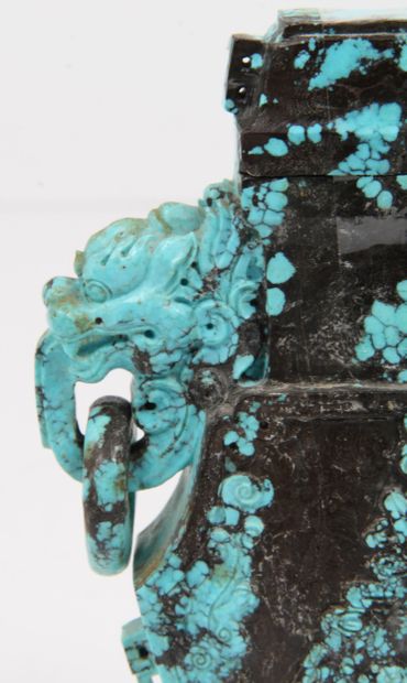CHINA, 20th CENTURY
Flattened Hu-shaped covered...