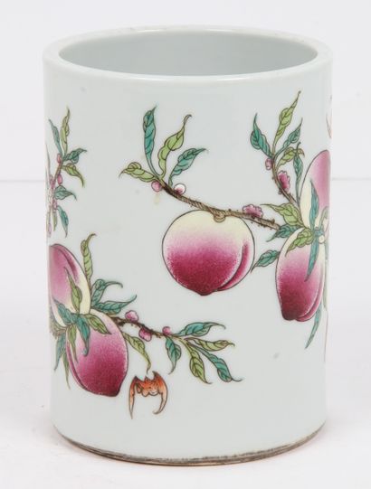 CHINA, 20th CENTURY
Famille rose porcelain...