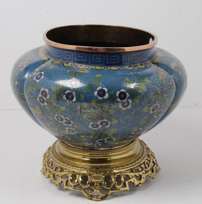 CHINA, END OF THE 19th CENTURY
Large four-lobed...