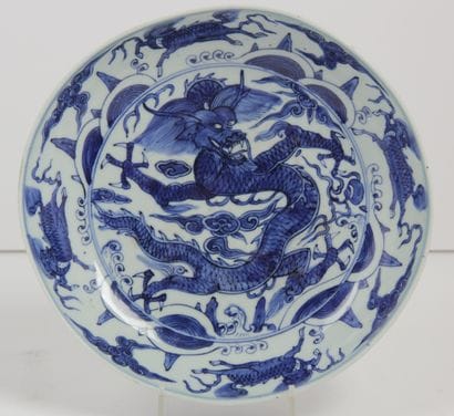 CHINA, 20th CENTURY
Soup plate in blue-white...