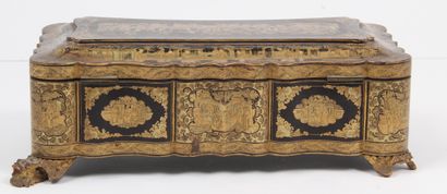 CHINA, CANTON, END OF THE 19th CENTURY
Multi-lobed...