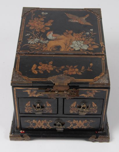CHINA, CIRCA 1960-1970
Small travel dressing...
