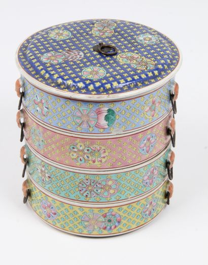 CHINA, FIRST HALF OF THE 20th CENTURY
Four-tiered...