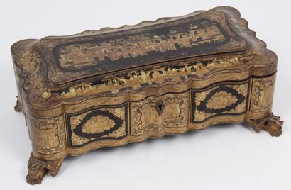 CHINA, CANTON, END OF THE 19th CENTURY
Multi-lobed...