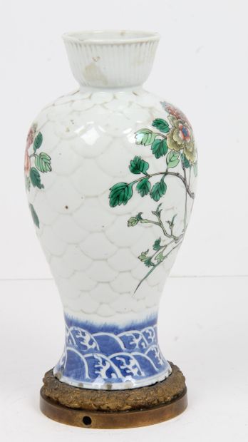 CHINA, CIRCA 1900
Small porcelain baluster...