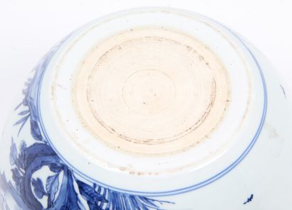 CHINA, 20th CENTURY
Small blue-white porcelain...