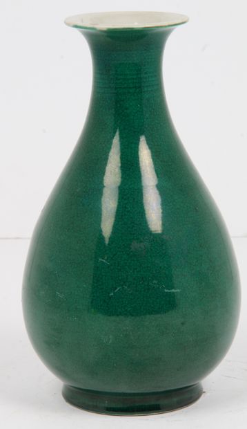 CHINA, 20th CENTURY
Porcelain piriform vase...