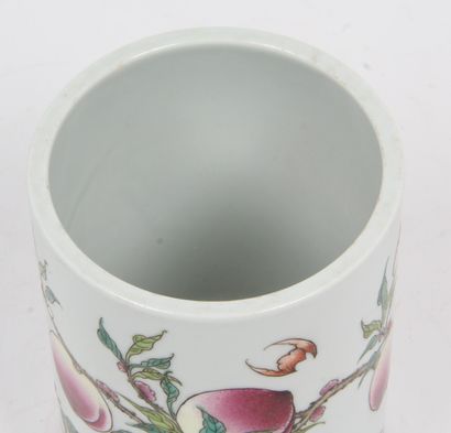 CHINA, 20th CENTURY
Famille rose porcelain...