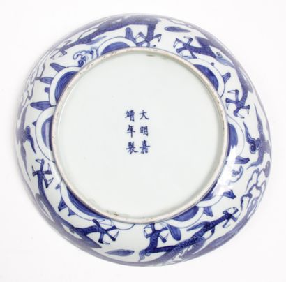 CHINA, 20th CENTURY
Soup plate in blue-white...