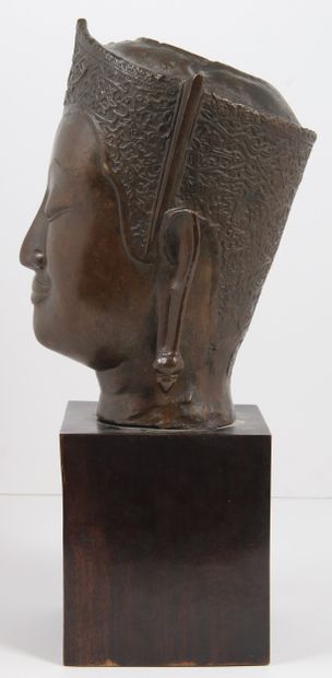 VIETNAM, CIRCA 1920-1930
Bronze Buddha head...