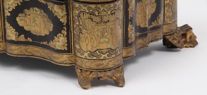 CHINA, CANTON, END OF THE 19th CENTURY
Multi-lobed...