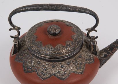 CHINA, EARLY 20th CENTURY
Yixing stoneware...