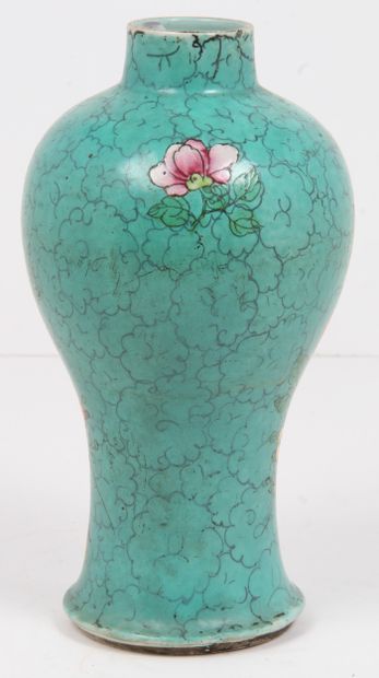 CHINA, CIRCA 1900
Porcelain vase decorated...