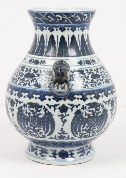 CHINA, 20th CENTURY
Hu-shaped blue-white...