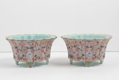CHINA, 20th CENTURY
Pair of falangcai porcelain...