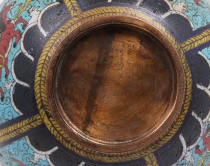 CHINA, 19th CENTURY
Hu-shaped vase, in copper...