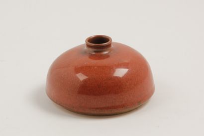 CHINA, 20th CENTURY
Small-necked hemispherical...