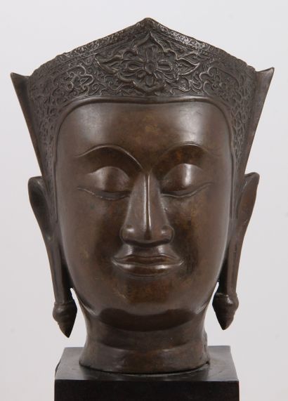 VIETNAM, CIRCA 1920-1930
Bronze Buddha head...