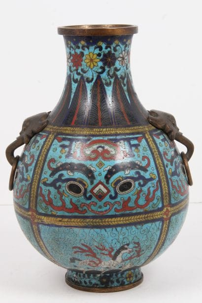 CHINA, 19th CENTURY
Hu-shaped vase, in copper...