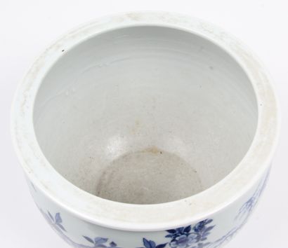 CHINA, 20th CENTURY
Small blue-white porcelain...