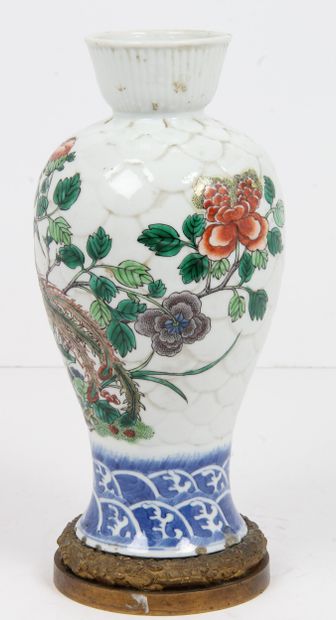 CHINA, CIRCA 1900
Small porcelain baluster...