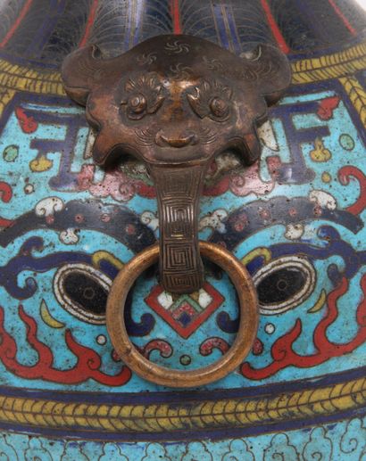 CHINA, 19th CENTURY
Hu-shaped vase, in copper...