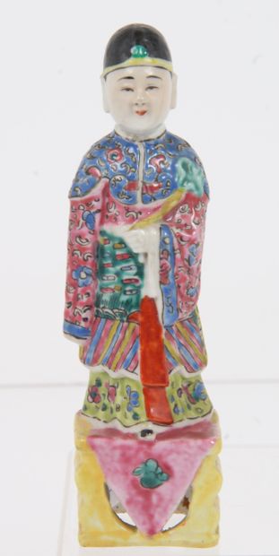 CHINA, EARLY 20th CENTURY
Four small polychrome...