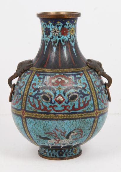 CHINA, 19th CENTURY
Hu-shaped vase, in copper...
