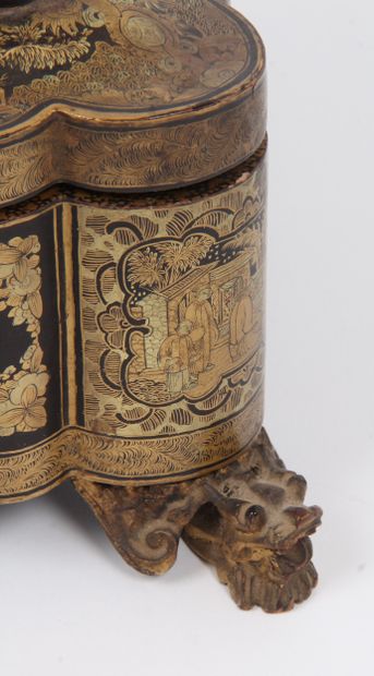 CHINA, CANTON, END OF THE 19th CENTURY
Multi-lobed...