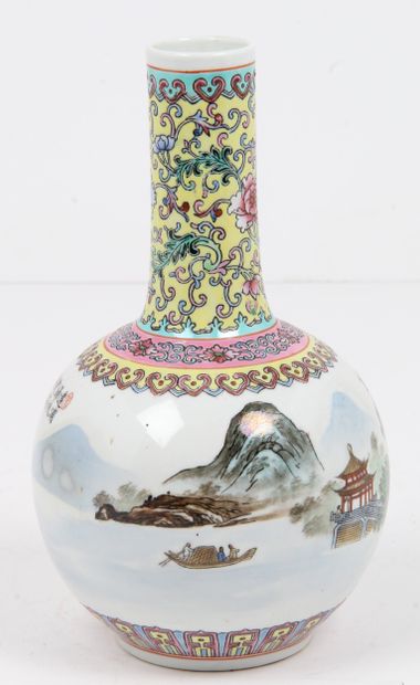 CHINA, MID-20th CENTURY
Small porcelain bottle...