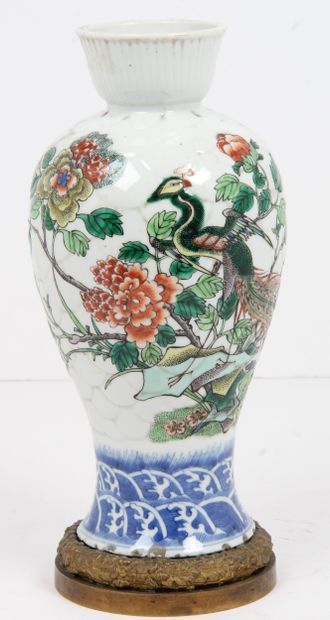 CHINA, MID-20th CENTURY
Small porcelain bottle...