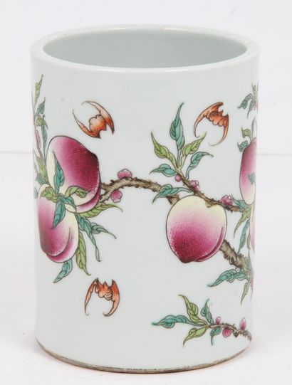 CHINA, 20th CENTURY
Famille rose porcelain...